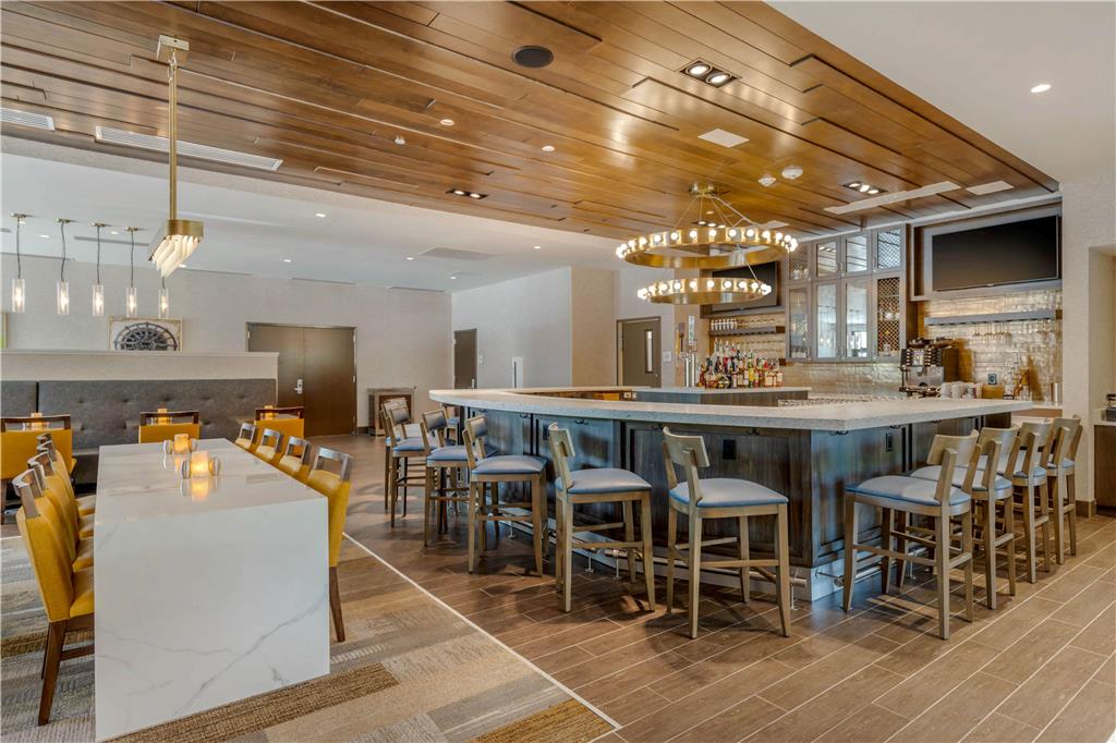 Фото Cambria Hotel Charleston Riverview