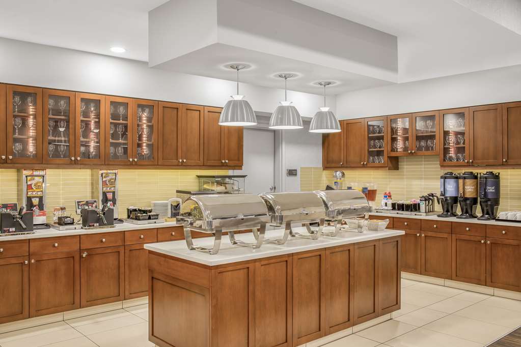 Фото Homewood Suites by Hilton Winnipeg Airport Polo Park MB
