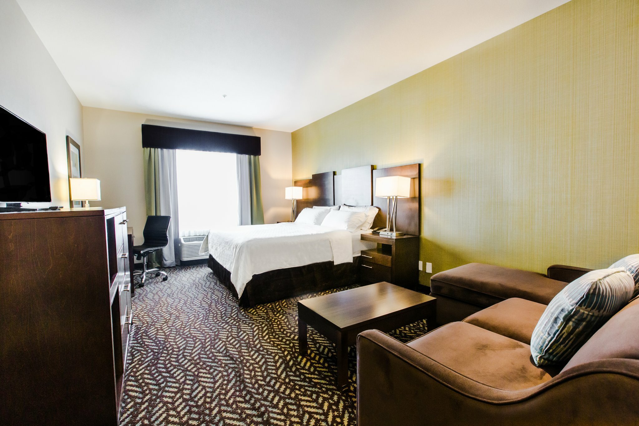 Фото Holiday Inn Express & Suites Spruce Grove - Stony Plain, an Ihg Hotel