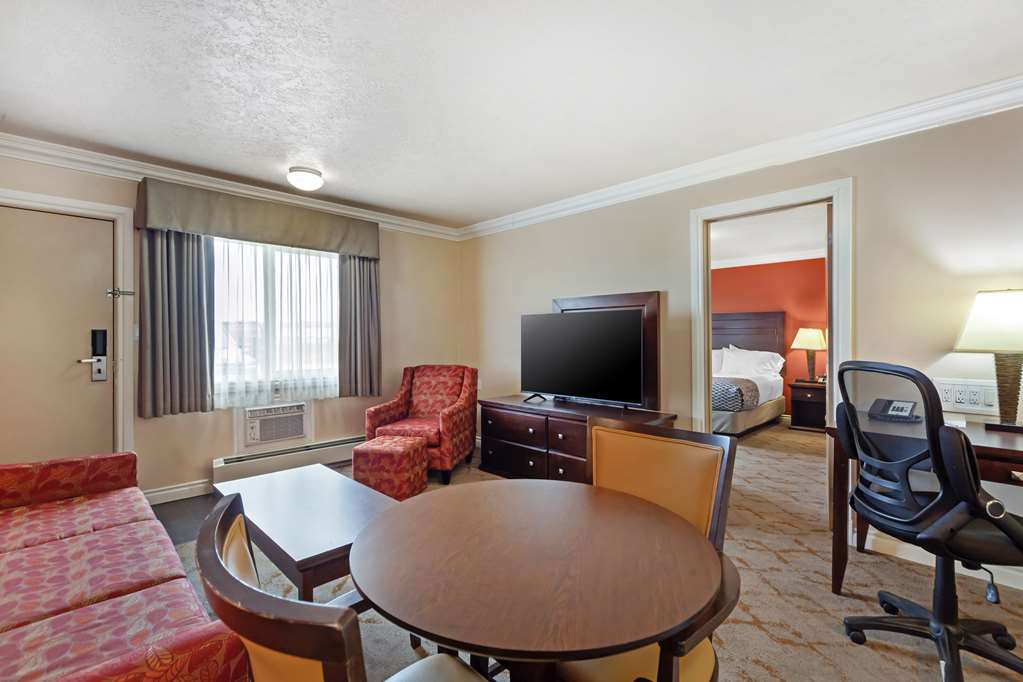 Фото Best Western Plus Mirage Hotel & Resort