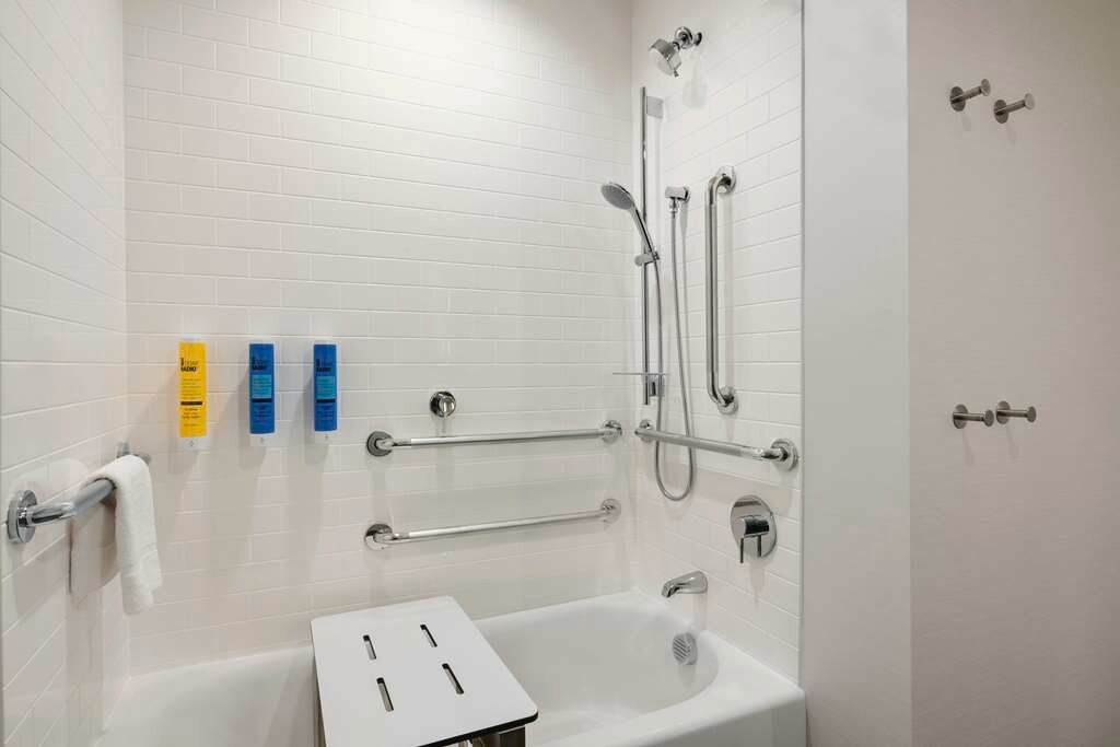 Фото Tru by Hilton Charlotte Tyvola I-77