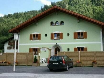 Гостиница Familienappartements Eder в Капруне