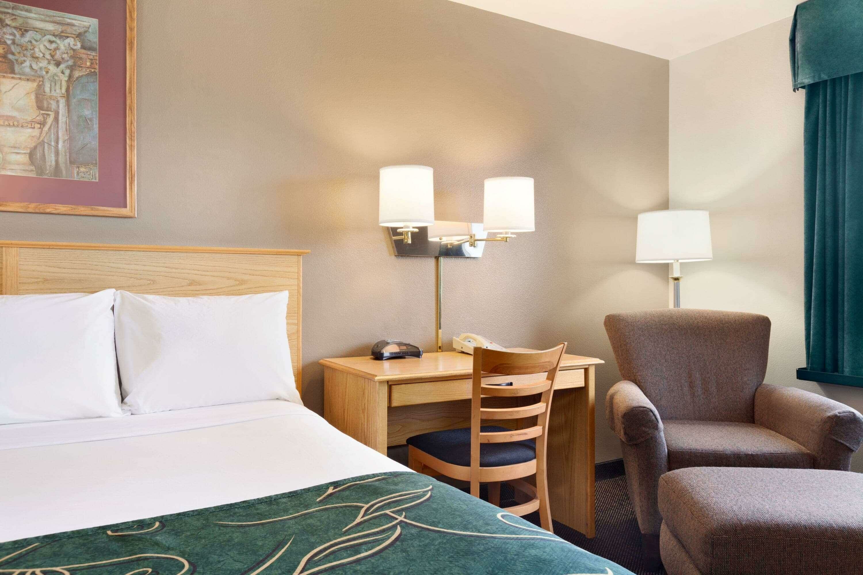 Фото Travelodge by Wyndham Yermo