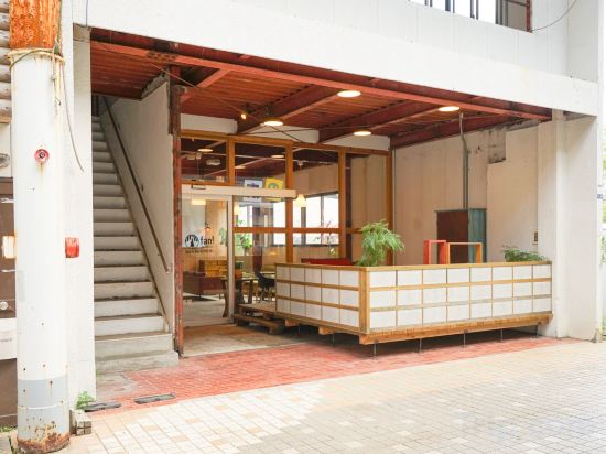 Фото Fan Aburatsu Sports Bar & Hostel