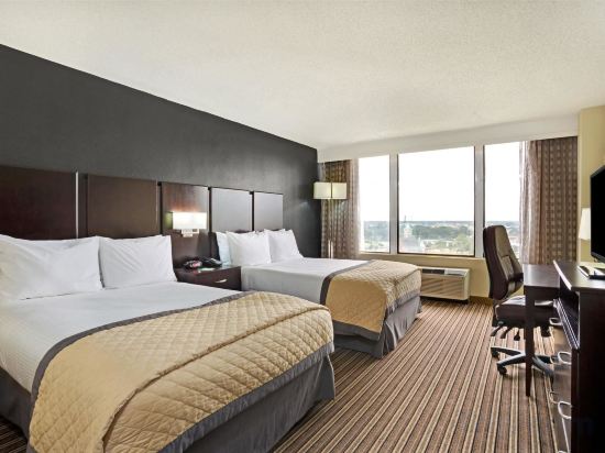 Фото Wyndham Garden Norfolk Downtown