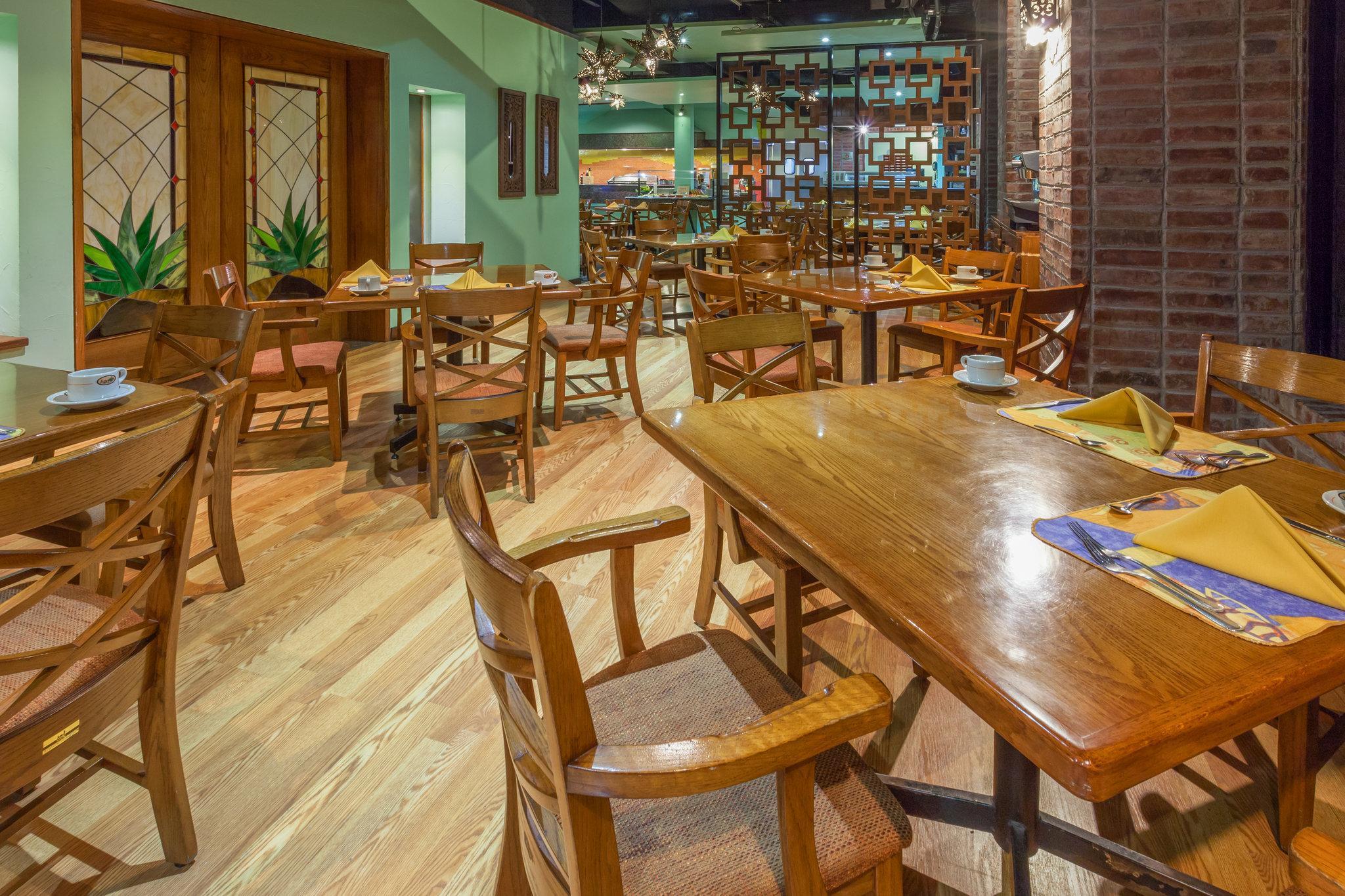 Фото Holiday Inn Matamoros