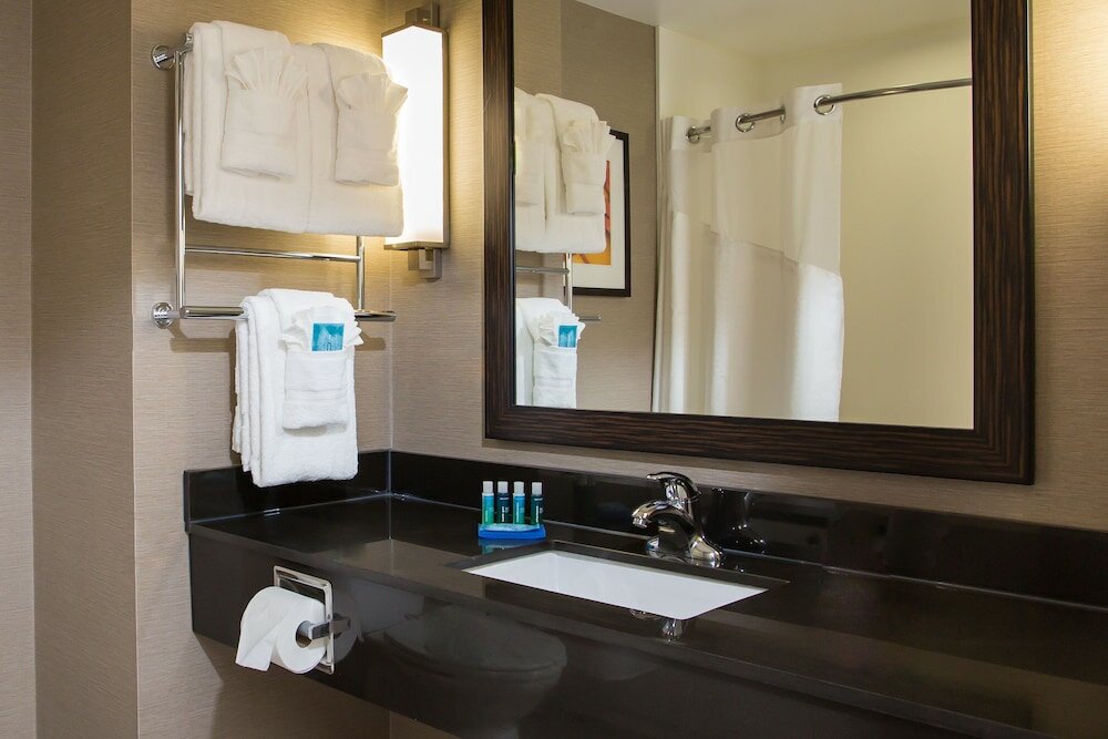 Фото Holiday Inn Express Springfield Downtown, an Ihg Hotel