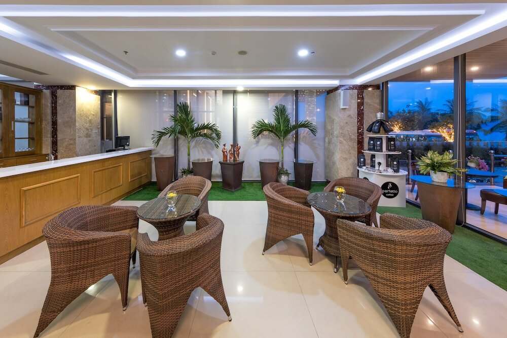 Фото Serene Beach Hotel Danang