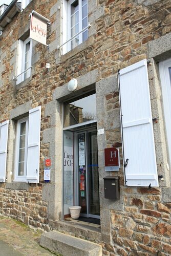 Гостиница Hotel le Lion d'or в Сен-Бриё