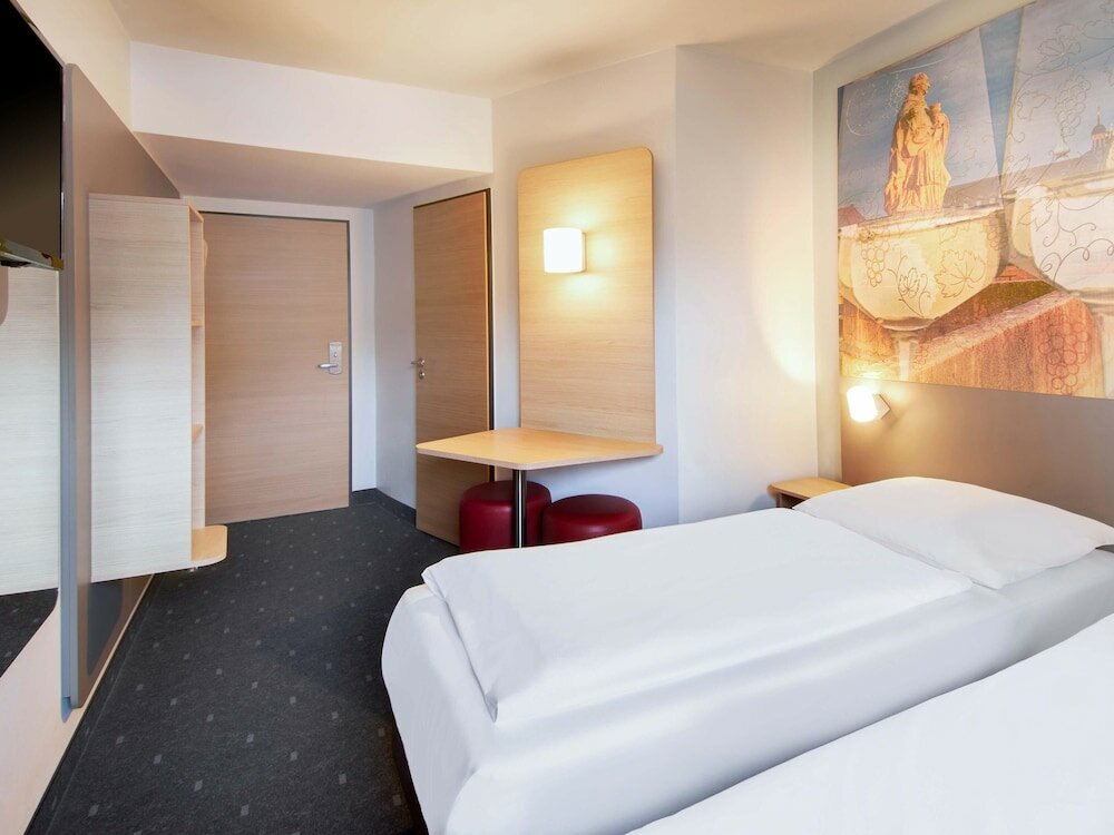 Фото B&b Hotel Würzburg