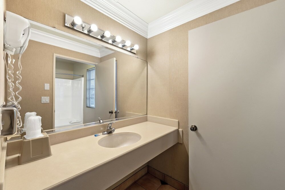 Фото Americas Best Value Inn San Clemente Beach