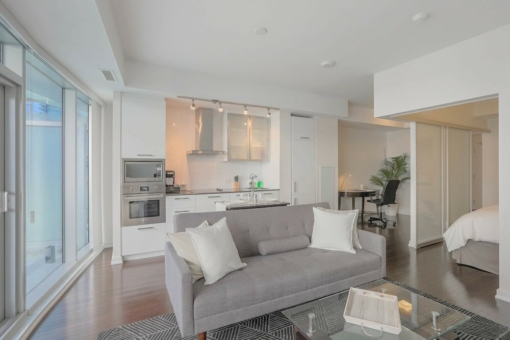 Фото Noel Suites-York St and Lakeshore Blvd