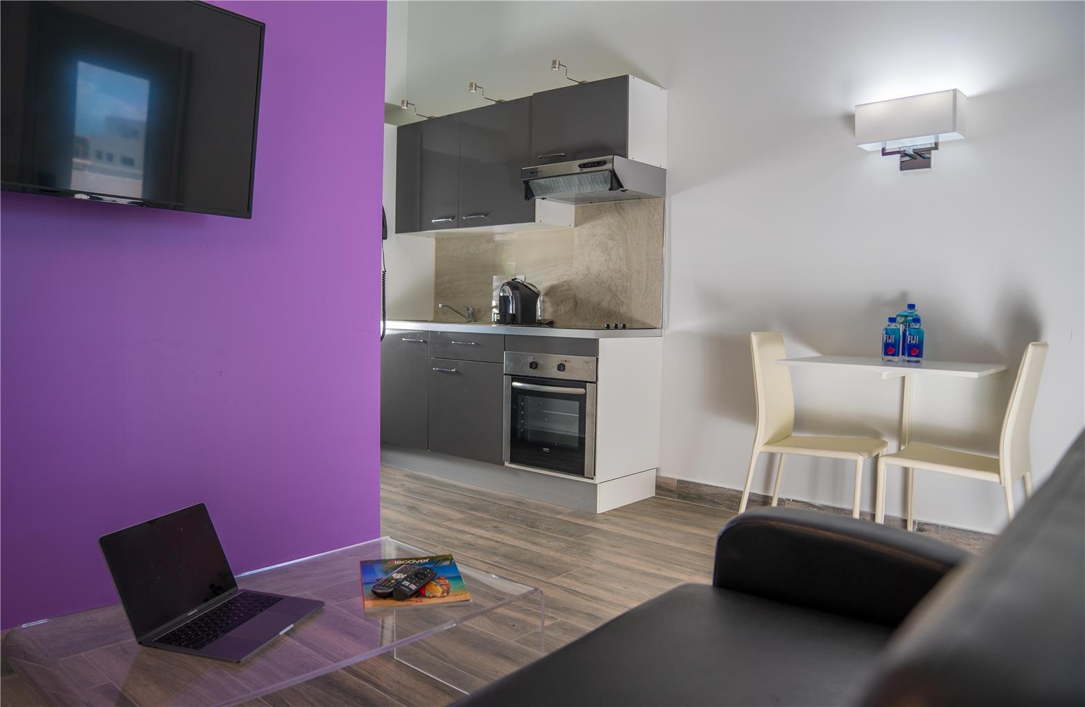 Фото Commodore Suites