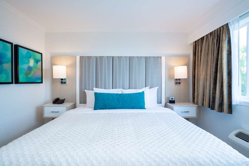 Фото Best Western Plus Dorchester Hotel