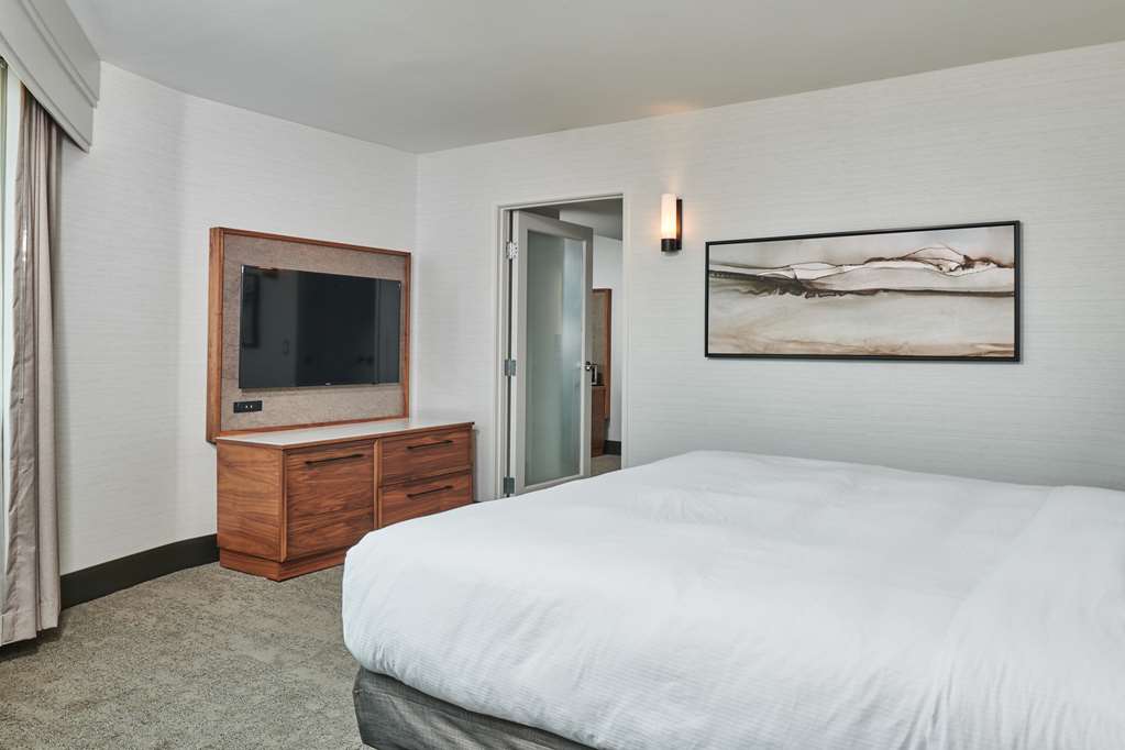 Фото DoubleTree by Hilton Fullerton