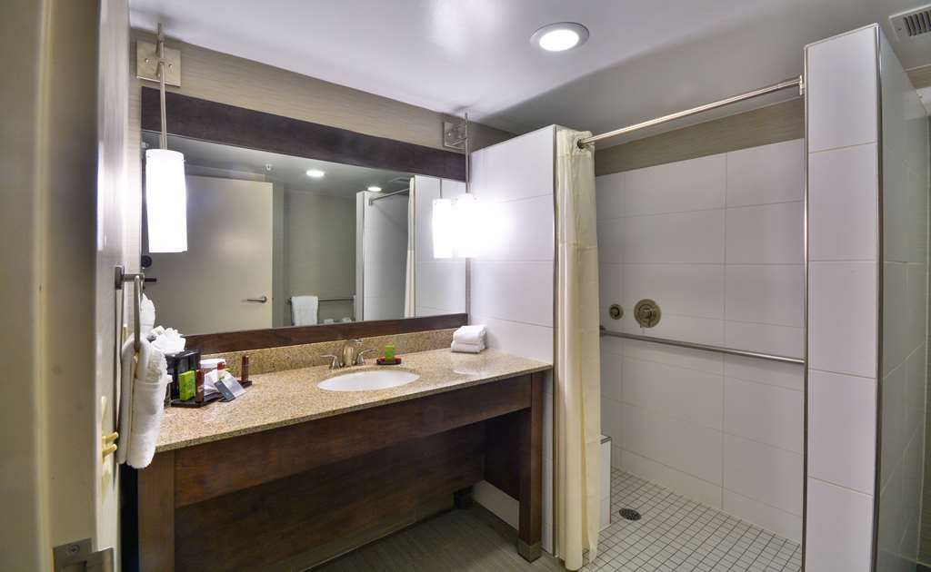 Фото Embassy Suites by Hilton Denver Central Park