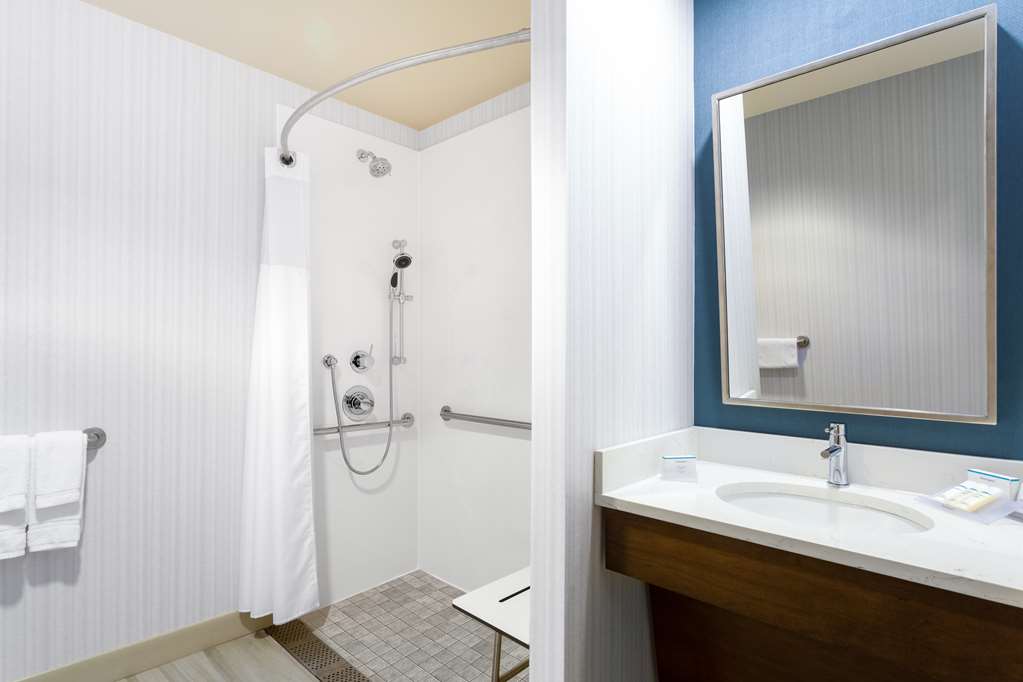 Фото Hilton Garden Inn Islip/MacArthur Airport