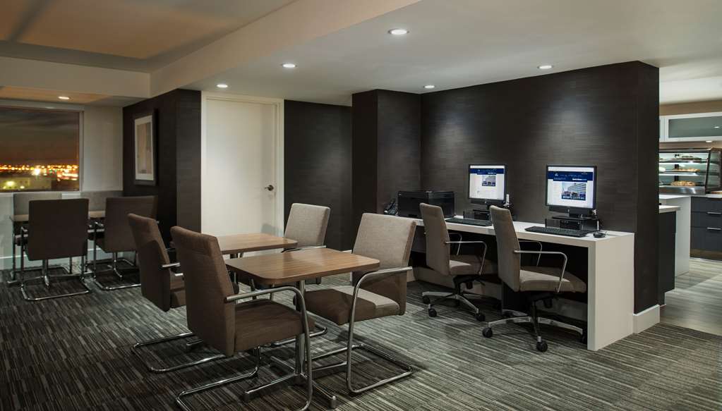 Фото Hilton Winnipeg Airport Suites