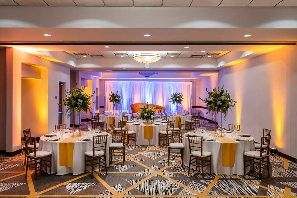 Фото Embassy Suites by Hilton Portland Airport