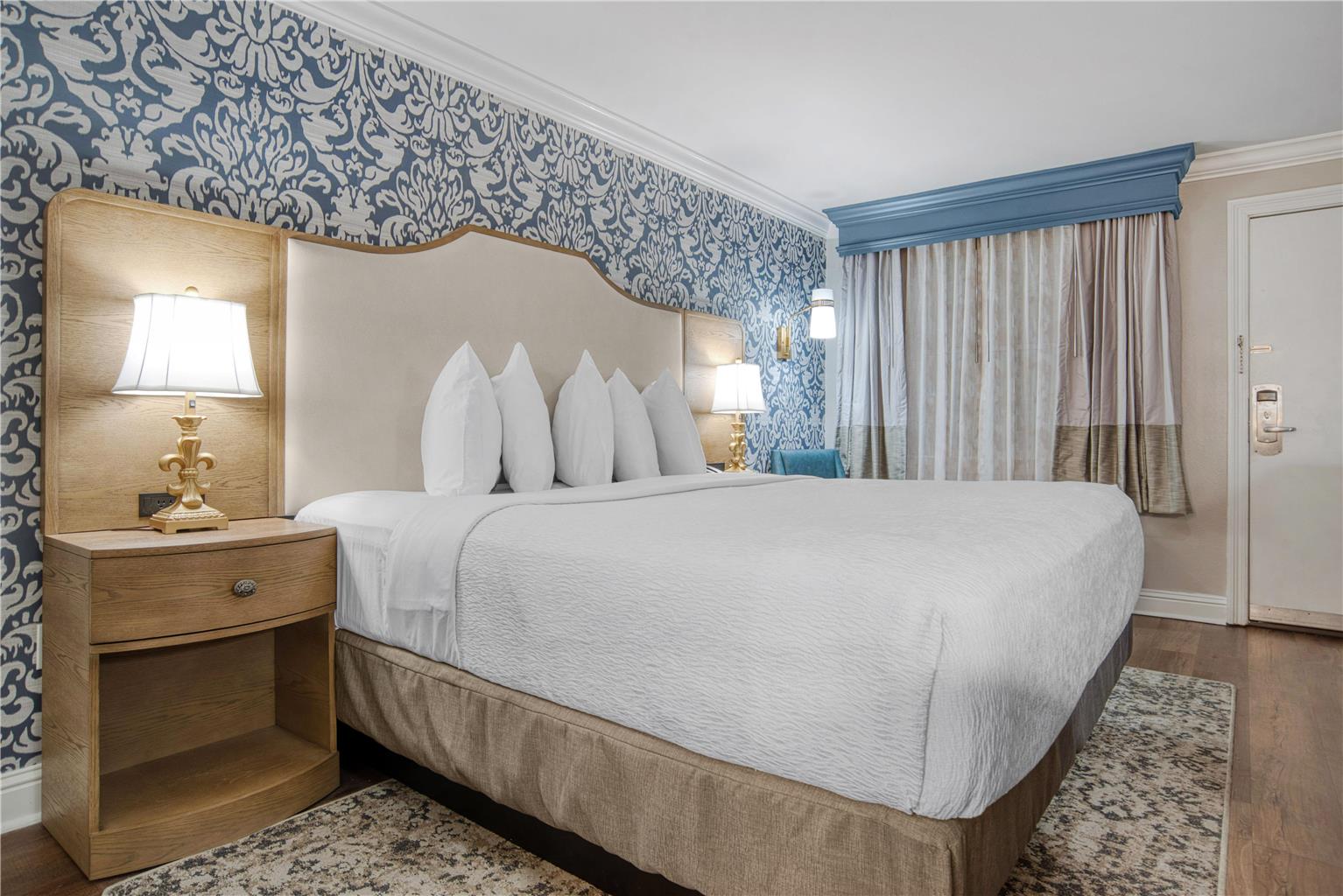 Фото Best Western Plus French Quarter Courtyard Hotel