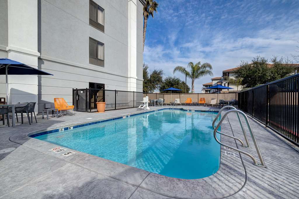 Фото Hampton Inn & Suites Tulare