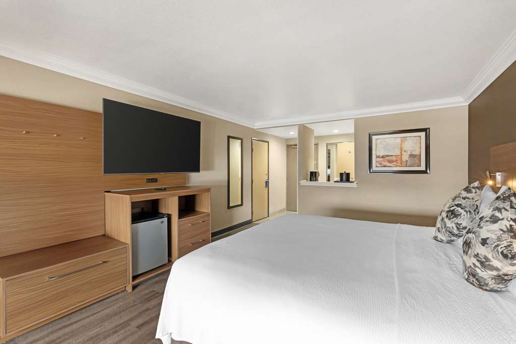 Фото Best Western Plus Newport Mesa Inn