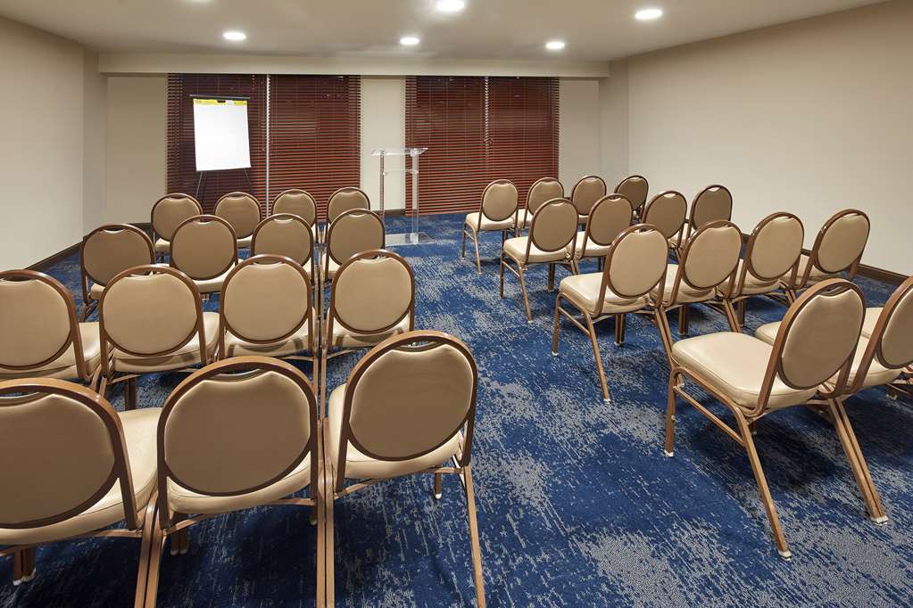 Фото Hilton Garden Inn Waikiki Beach