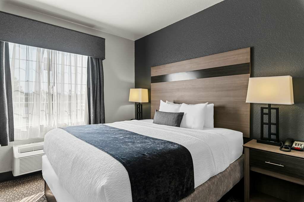 Фото Best Western Sherwood Inn & Suites