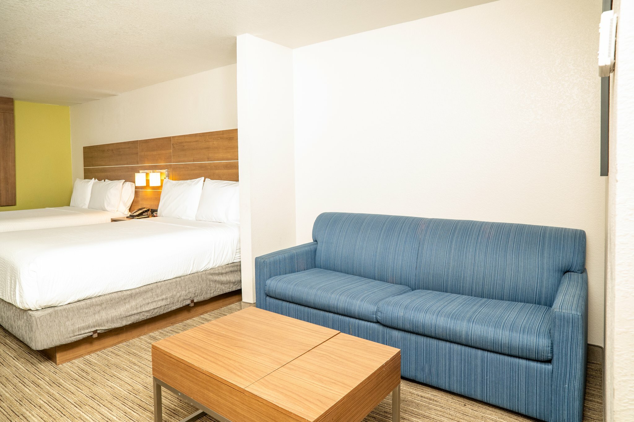 Фото Holiday Inn Express Hotel & Suites Hesperia, an Ihg Hotel