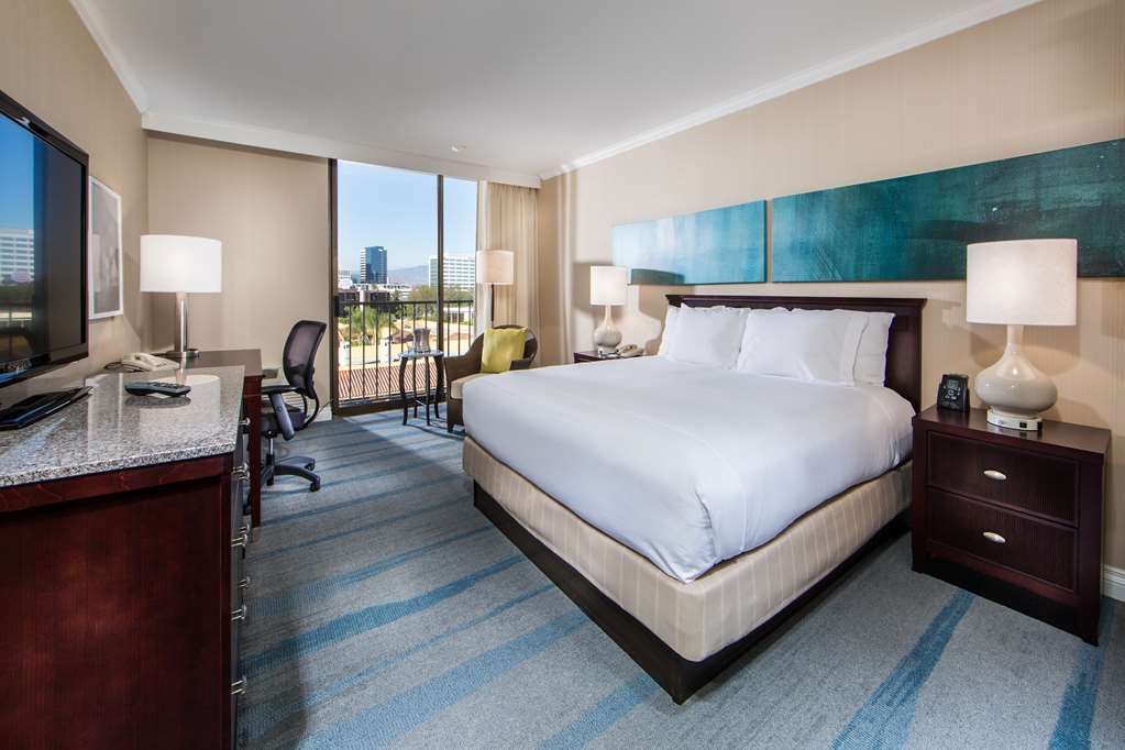 Фото Hilton Irvine Orange County Airport