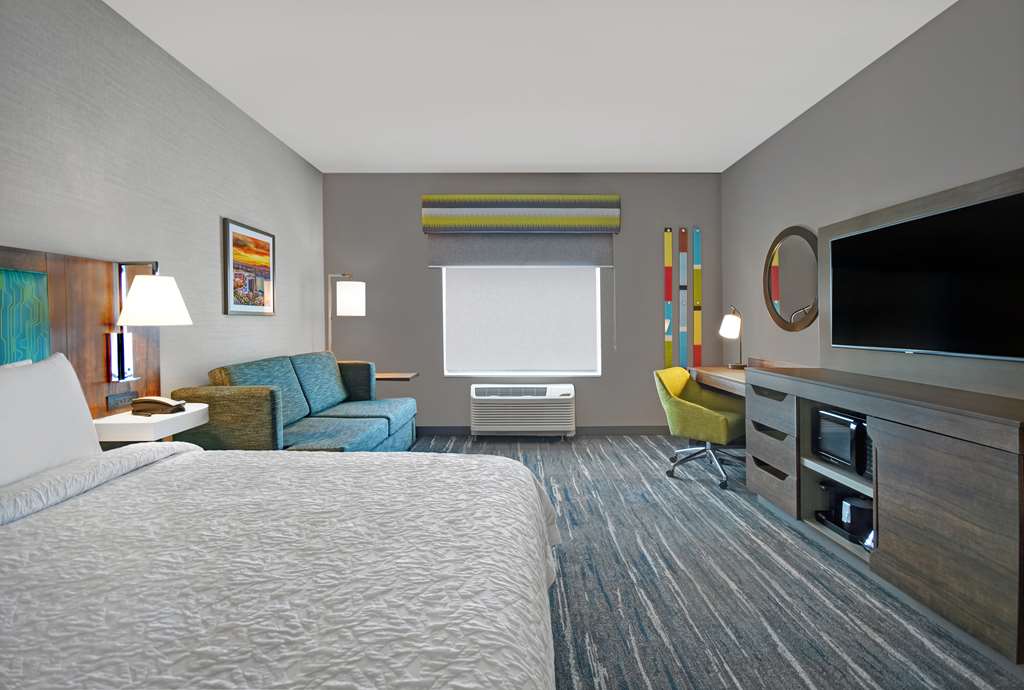 Фото Hampton Inn Las Vegas Strip South, Nv