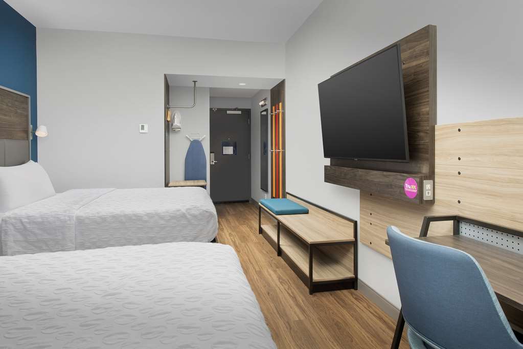 Фото Tru by Hilton Charlotte Airport Lake Pointe