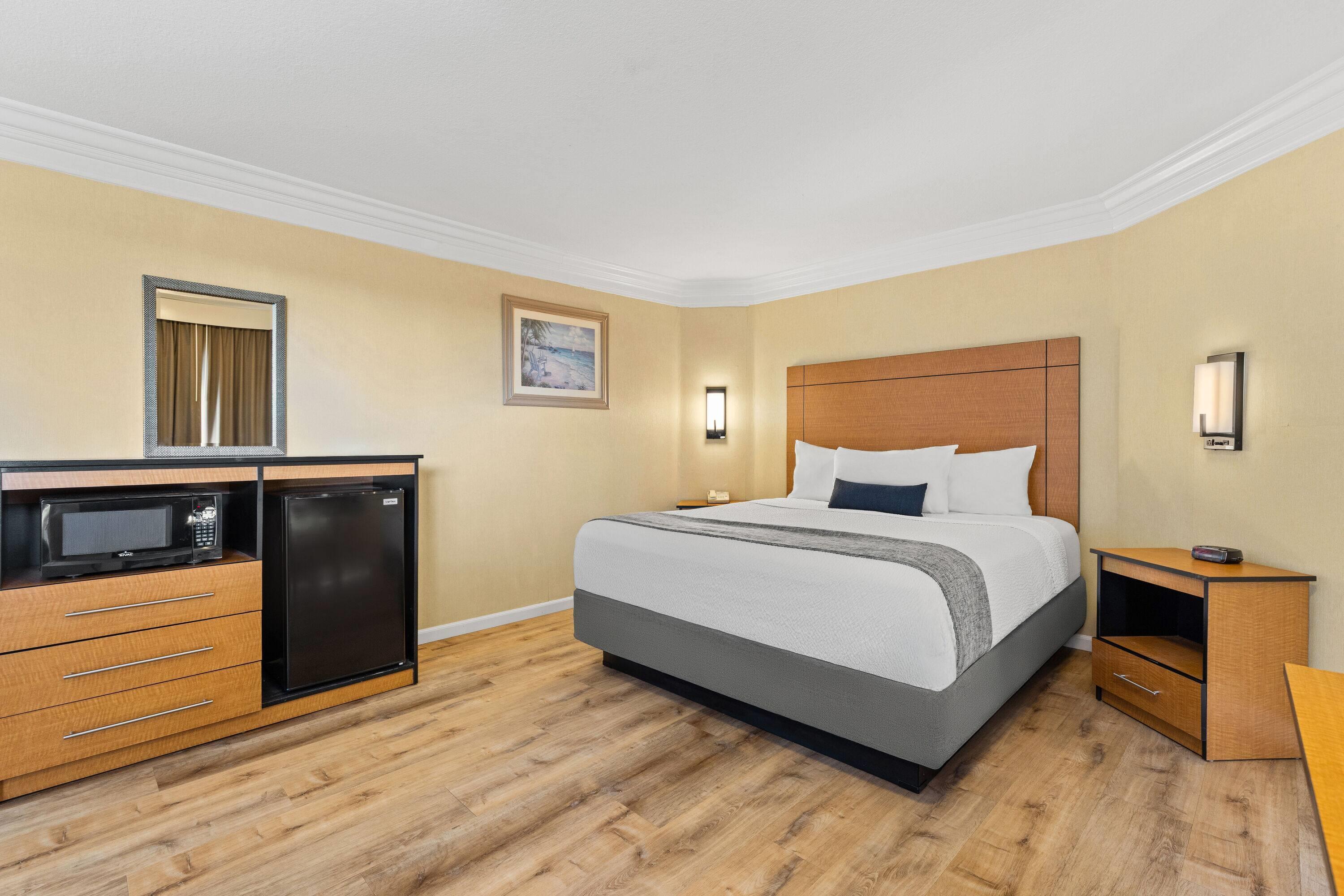 Фото Travelodge by Wyndham San Clemente Beach