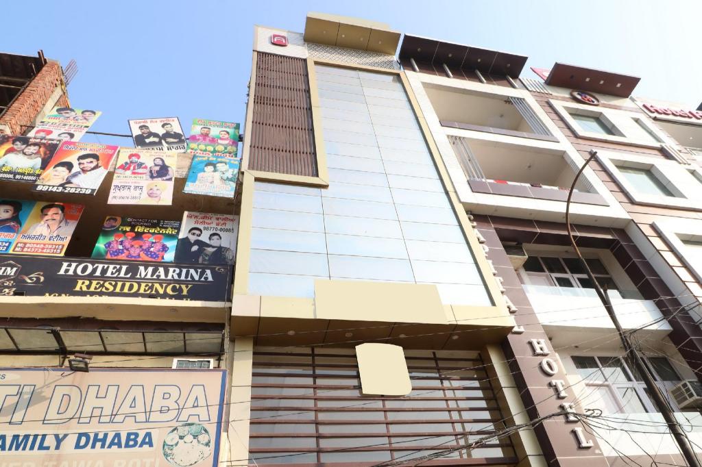 Фото Azaad Lifestyle Hotel by Oyo Rooms