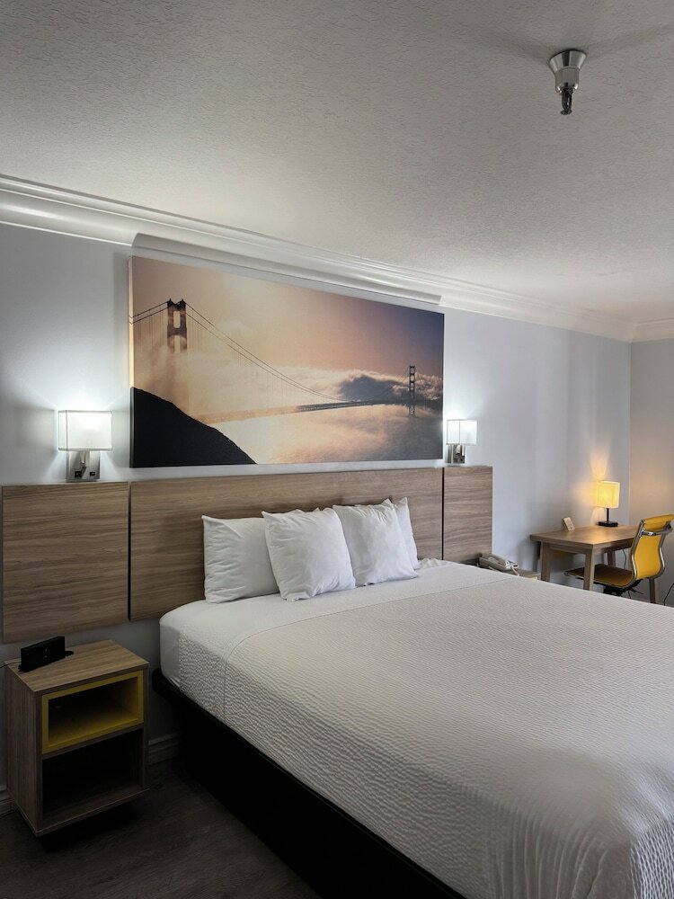 Фото Days Inn by Wyndham Near City Of Hope