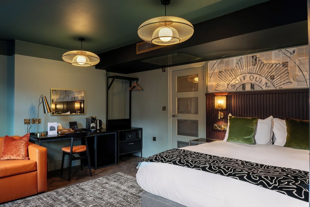 Фото The Wellington Hotel