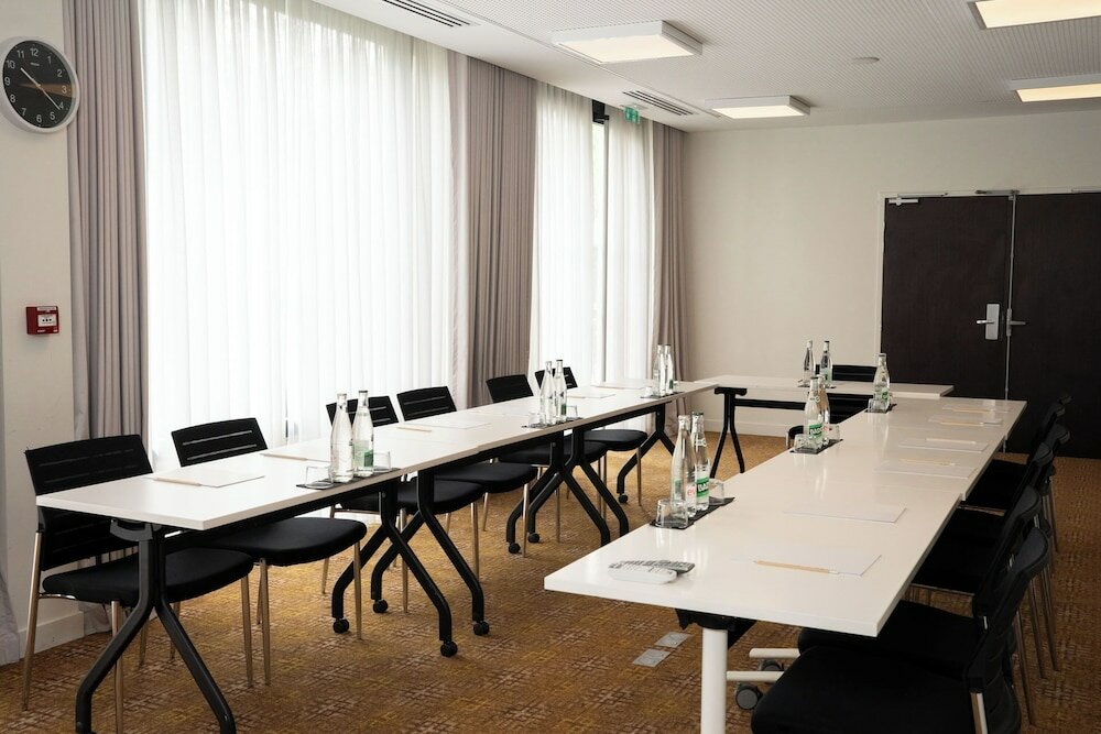 Фото Hampton by Hilton Toulouse Airport