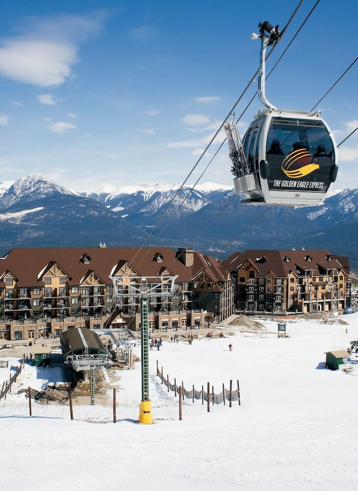 Фото Glacier Mountaineer Lodge