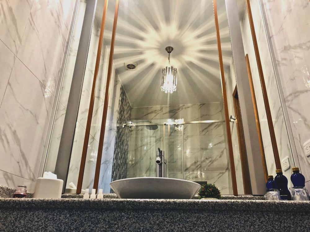 Фото Adamas House Hotel