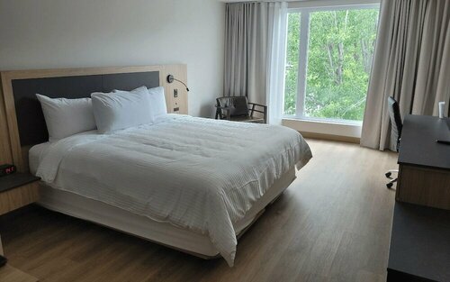 Гостиница Hotel le Manoir Baie-Comeau в Бе-Комо
