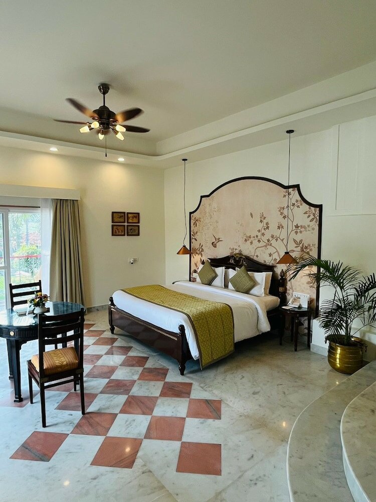 Фото Shikarbadi Hotel