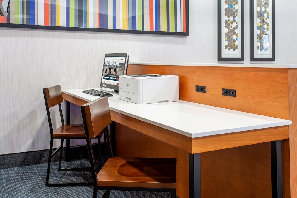 Фото Holiday Inn Express And Suites Fort Wayne