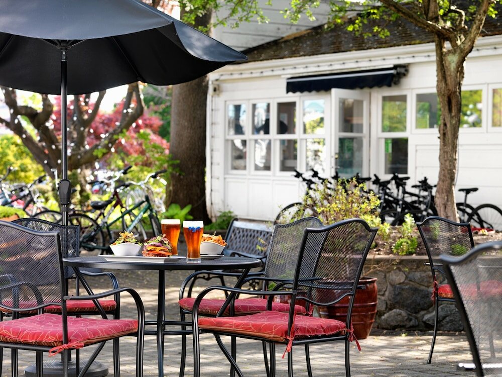 Фото Huntingdon Manor Hotel