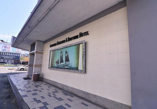 Гостиница Oyo 43960 Laksamana Executive & Boutique Hotel в Тавау