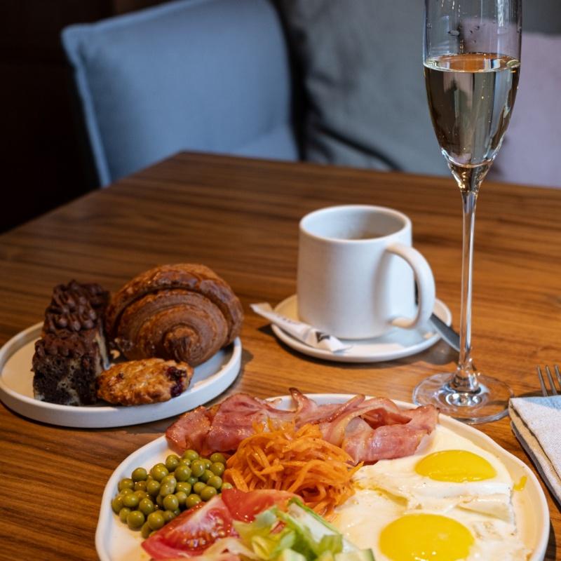 Фото FarFour Inn & Suite