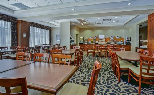 Гостиница Newmarket Hotel & Suites в Ньюмаркете