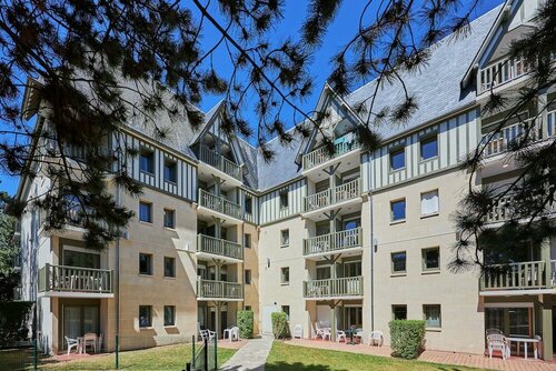 Гостиница Pierre & Vacances Résidence Les Embruns в Довиле