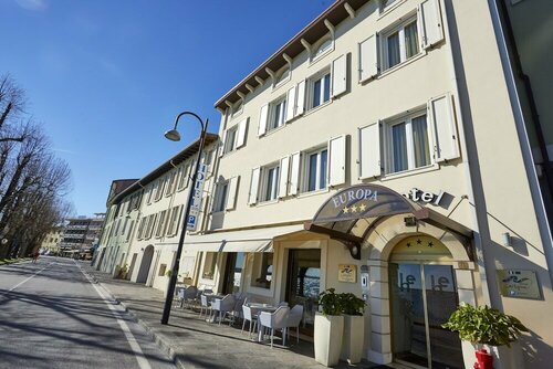 Гостиница Hotel Europa в Дезенцано-дель-Гарда