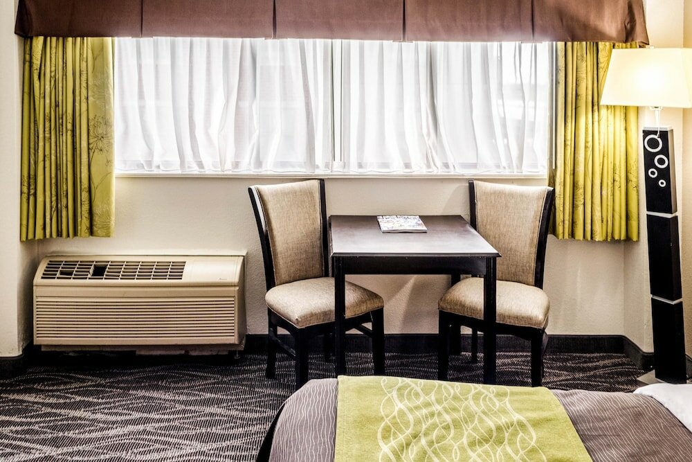 Фото Comfort Inn Downtown Charleston
