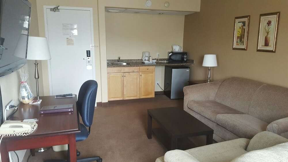 Фото Travelodge by Wyndham Regina